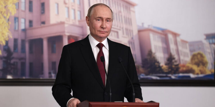 Rusya Devlet Başkanı Vladimir Putin, İran’ın dini lideri Ali Hamaney’e, helikopter kazasında hayatını kaybeden Cumhurbaşkanı İbrahim Reisi için başsağlığı mesajı yolladı. Rusya Devlet Başkanı Putin, mesajında şu ifadelere yer verdi: “İran İslam Cumhuriyeti dini lideri Ali Hamaney, İran İslam Cumhuriyeti'nin başına gelen yıkıcı trajedi, Cumhurbaşkanı İbrahim Reisi ve ülkenizin diğer bazı önde gelen devlet liderlerinin hayatlarına mal olan uçak kazası dolayısıyla en derin taziyelerimizi kabul buyurunuz. İbrahim Reisi, hayatını anavatanının hizmetine adamış seçkin bir siyasetçiydi. Yurttaşlarının haklı saygısına ve ülkesinin ötesinde yüksek itibara sahipti. Rusya'nın gerçek bir dostu olarak, ülkelerimiz arasındaki iyi komşuluk ilişkilerinin geliştirilmesine paha biçilmez katkılarda bulunmuş ve bu ilişkilerin stratejik ortaklık düzeyine çıkarılması için büyük çaba sarf etmiştir.”