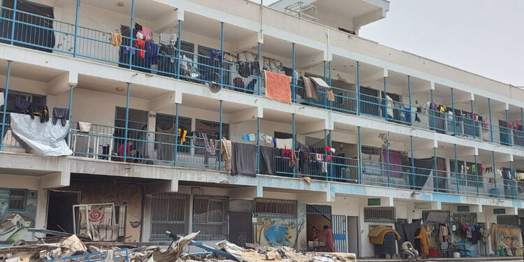 Refah'tan kaçanlar Han Yunus’taki harabelere sığındı