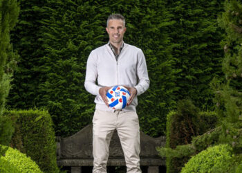 Robin van Persie, SC Heerenveen'in yeni teknik direktörü oldu