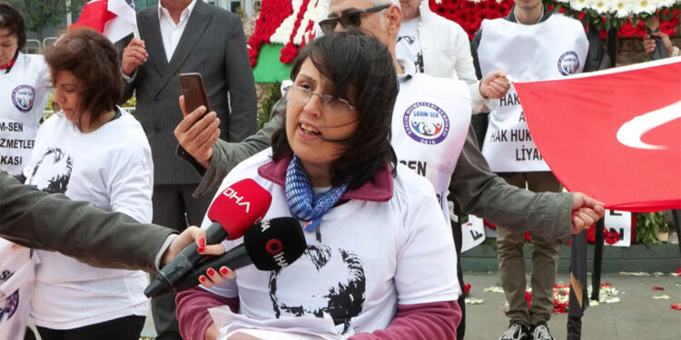 Her geçen gün hak kayıpları yaşamaya devam ediyoruz