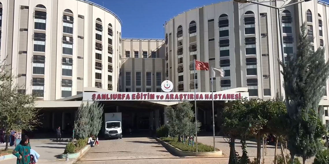 Şanlıurfa'da inşaatta çalışırken başına briket düşmesi sonucu kaldırıldığı hastanede hayatını kaybeden çocuk işçinin ölümünde 'ihmal' iddiasına İl Sağlık Müdürlüğü'nden açıklama.