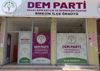 Birecik DEM Parti İlçe Başkanlığı'na ateş açıldı