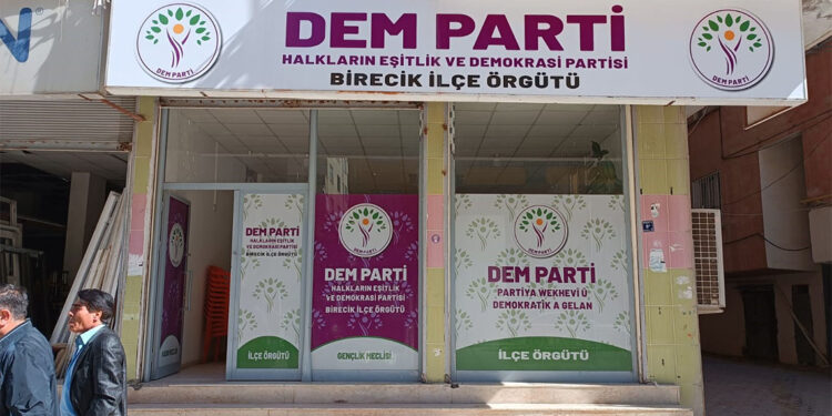 Birecik DEM Parti İlçe Başkanlığı'na ateş açıldı