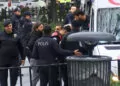 Saraçhane'de kaldırım taşı atılan çok sayıda polis yaralandı