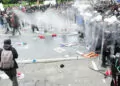 Taksim'e yürümek isteyenlere polis müdahalesinin ilk anları