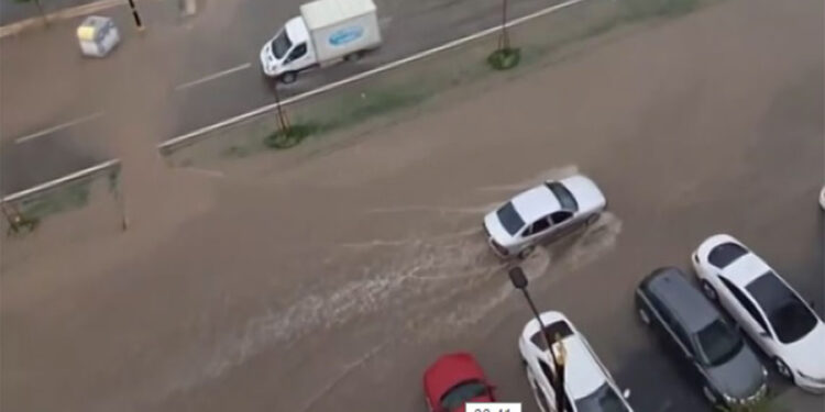 Sivas'ta etkili olan sağanak günlük yaşamı olumsuz etkiledi