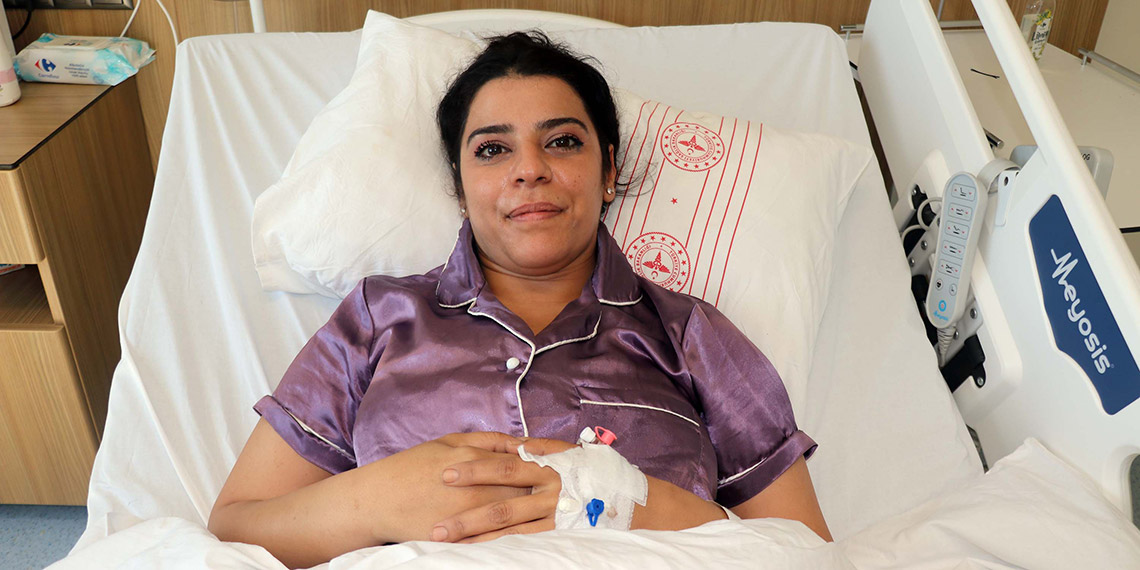 Sağ memesini kanserden kaybeden kadına, karın dokusundan yeni meme