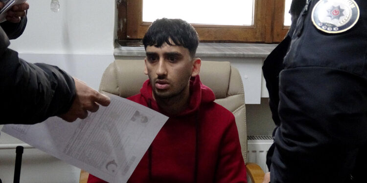 Sahte yol izin belgesi, Afgan yolcuyu ele verdi