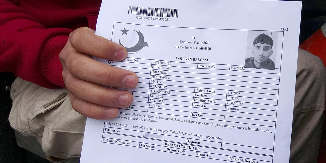 Sahte yol izin belgesi, Afgan yolcuyu ele verdi