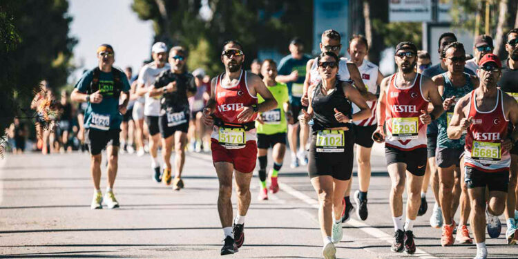 Salomon Çeşme Yarı Maratonu koşuldu