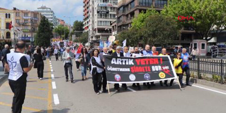 Samsun'da öğretmenler iş bıraktı