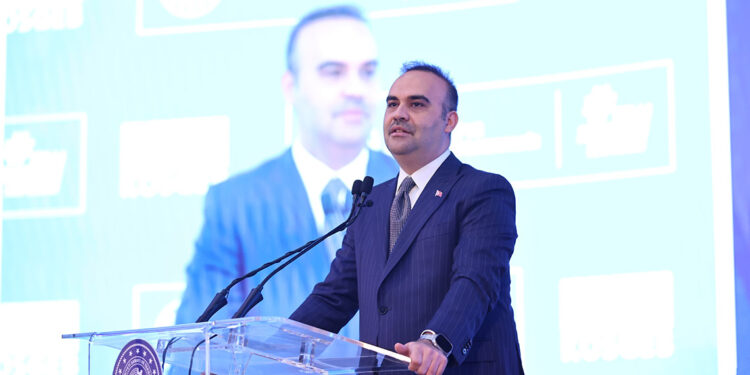 Sanayimizde çarklar hız kesmeden dönmeye devam ediyor