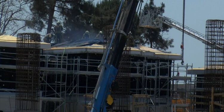 Sancaktepe'de hastane inşaatında yangın