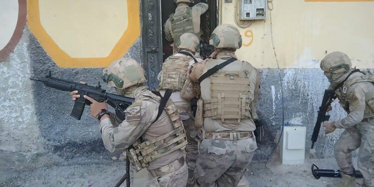 Şanlıurfa merkezli DEAŞ operasyonuna 52 gözaltı