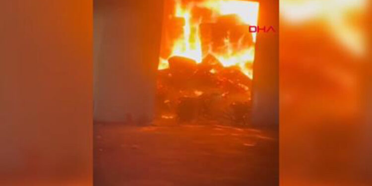 Şanlıurfa'da fabrika yangını