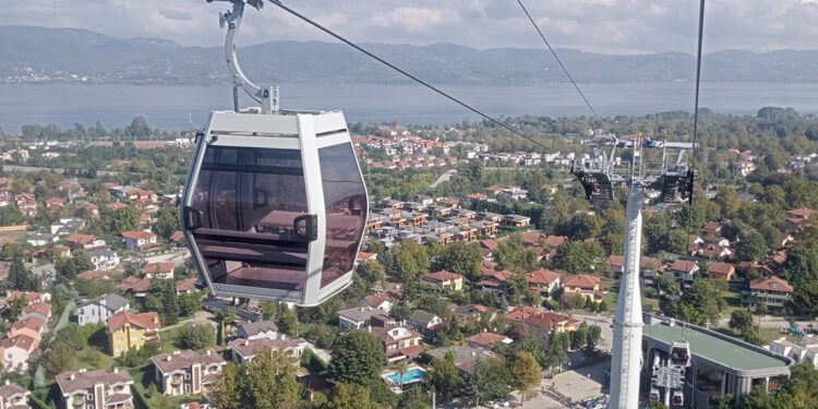 Sapanca'da ruhsatsız teleferik hattına mühür