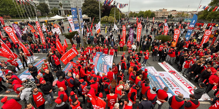 Saraçhane Meydanı'nda toplanmalar başladı