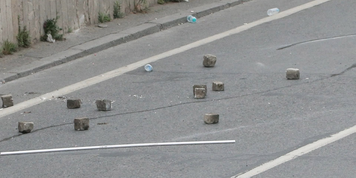 Saraçhane'de 1 Mayıs'tan geriye taş, flama ve çöpler kaldı