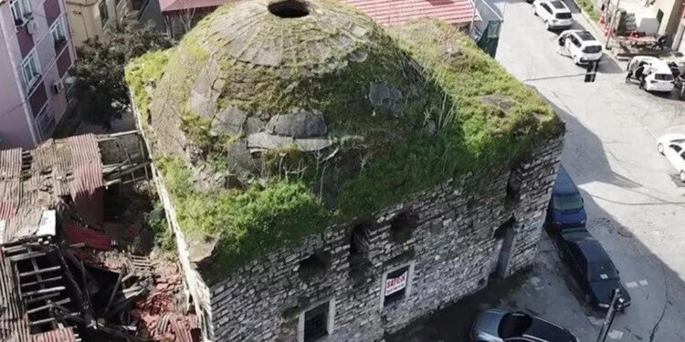 Satışa çıkarılan Ayakapı Hamamı için imza kampanyası başlatıldı