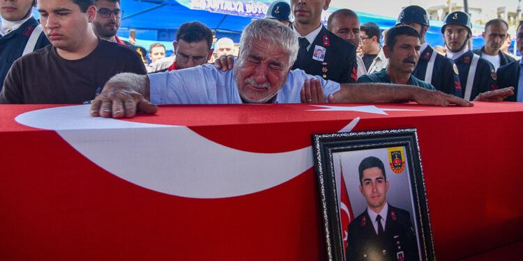 Şehit Astsubay Mustafa Şen, son yolculuğuna uğurlandı