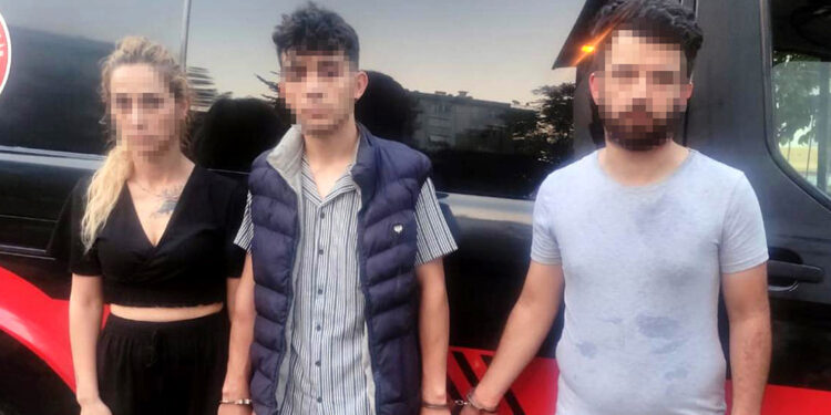 Sevgilisine tokat atan arkadaşını öldürdü