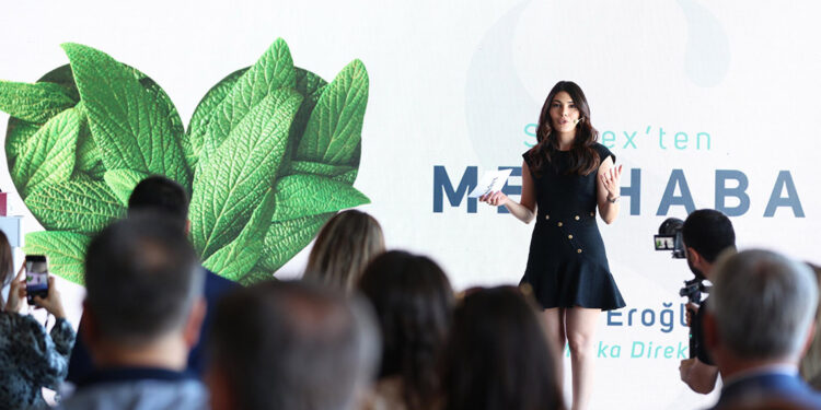 Sidrex, ultra-maraton yüzücüsü Bengisu Avcı'ya sponsor oldu