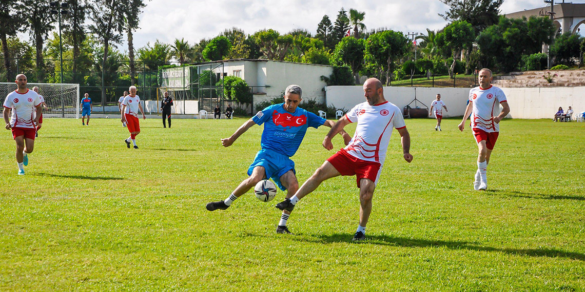 TBMM Parlamento-Meclis Futbol Takımı, dostluk maçı yaptı