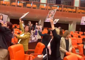 TBMM'de Kobani davası kararını protesto ettiler