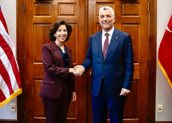 Ömer Bolat ABD'li mevkidaşı Gina Raimondo ile görüştü
