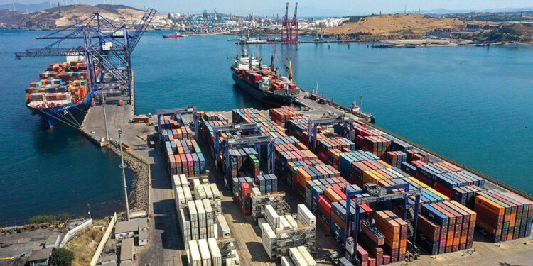 TÜİK: Nisanda ihracat yüzde 0,1, ithalat yüzde 4 arttı