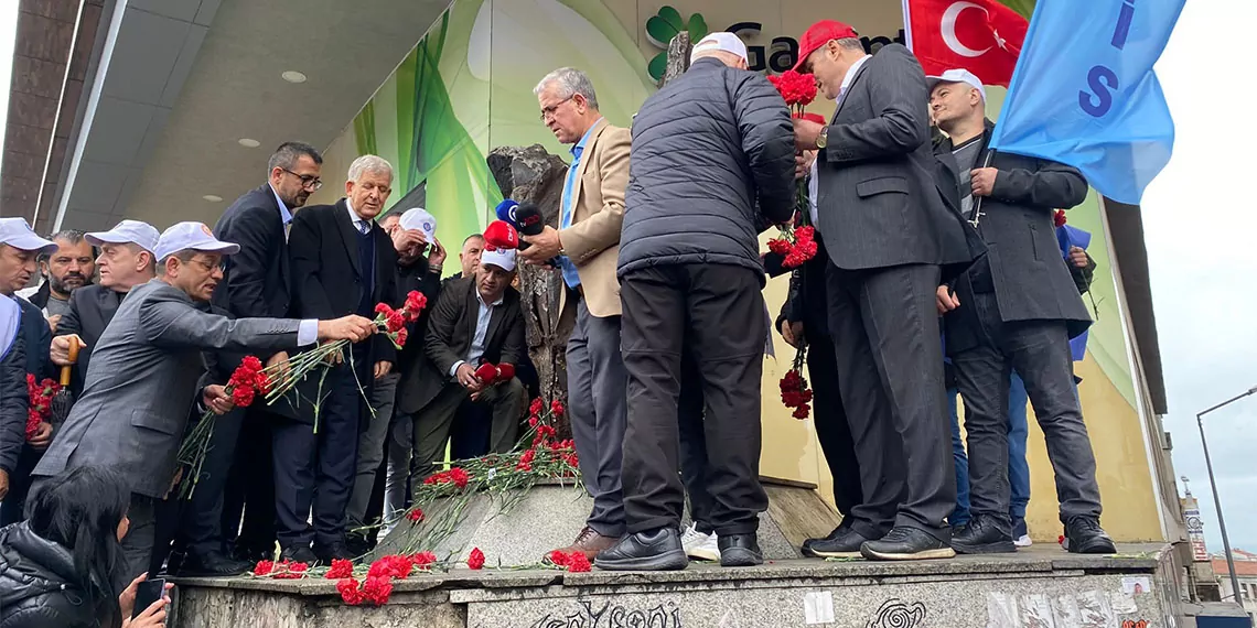 Siyasetçiler kucaklaşsın türkiye'nin sorunlarını çözsün