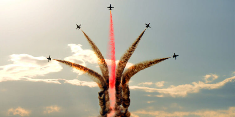 Türk Dil Bayramı'nda Türk Yıldızları gösteri yaptı