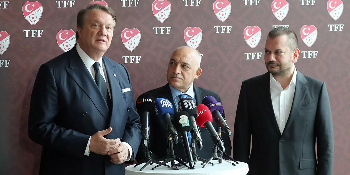 Türkiye futbol federasyonu başkanı (tff) mehmet büyükekşi, beşiktaş ve trabzonspor kulüp başkanlarıyla yaptığı görüşmenin ardından alınan ortak karar sonucunda ziraat türkiye kupası final karşılaşmasının atatürk olimpiyat stadı'nda oynanacağını açıkladı.