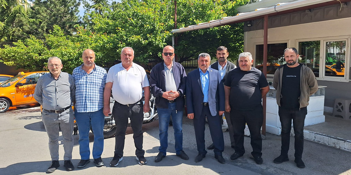 Taksi şoförüne satırlı saldırı; parmağı koptu