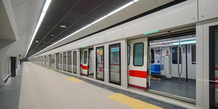 Taksim'deki metro istasyonları geçici süreyle kapatıldı