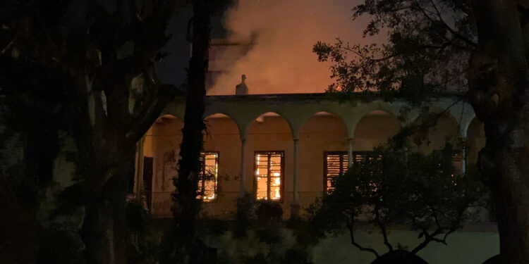 Tarihi Catoni binasındaki yangın kundaklama şüphesi