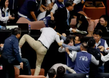 Tayvan'da yasa tasarısını alıp kaçan milletvekili ülkeyi karıştırdı