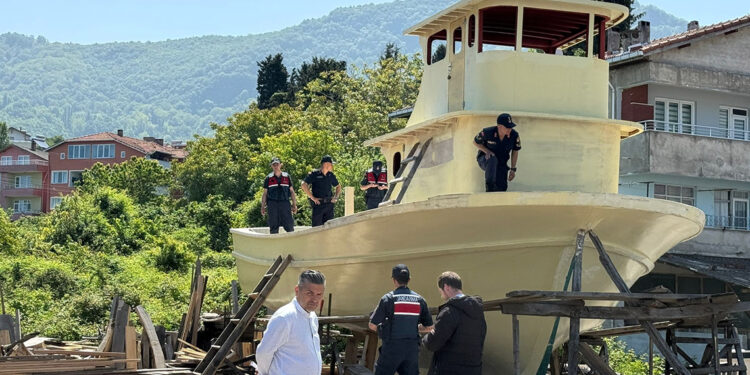 Teknede yaktıkları ateşten zehirlenen 2 arkadaş, öldü