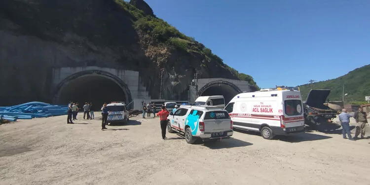 Trabzon'da tünel inşaatında iskele çöktü: 1 işçi yaralı