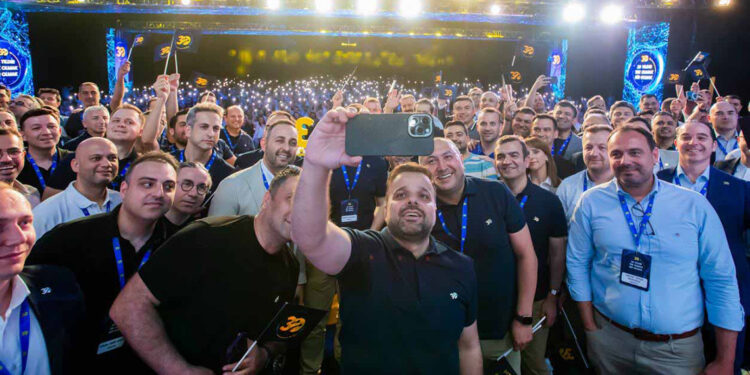 Turkcell 30'uncu yılını iş ortaklarıyla kutladı