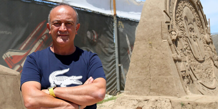 Türkiye'nin ilk astronotu Gezeravcı'nın kum heykeli yapılacak