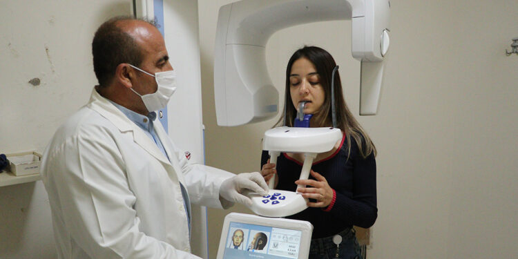 Türkiye'nin ilk yapay zeka destekli diş muayenesi yapıldı