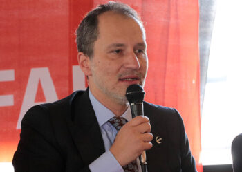 Türkiye'nin öncelikli meselesi anayasa değil, ekonomidir