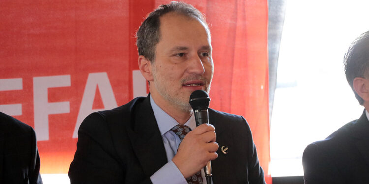 Türkiye'nin öncelikli meselesi anayasa değil, ekonomidir