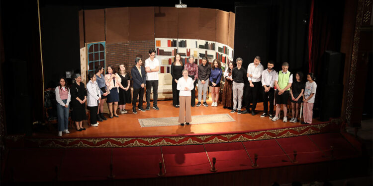 'Karanlıktan Sızan Işık' oyunu izleyici ile buluştu