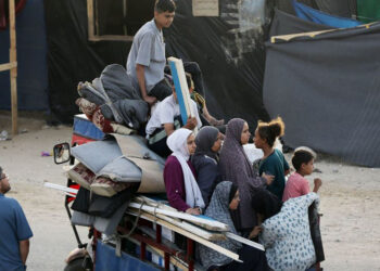 İsrail'in tahliye emrinin ardından 300 bin kişi Refah'tan kaçtı