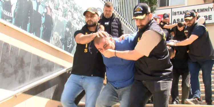 Üsküdar'da 3 kişinin öldüğü silahlı kavganın şüphelileri adliyede