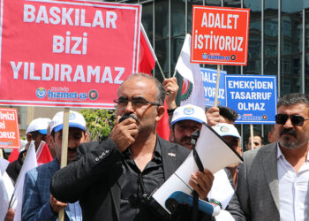 Van Büyükşehir Belediyesi'nde işten çıkarılanlar için eylem yaptı