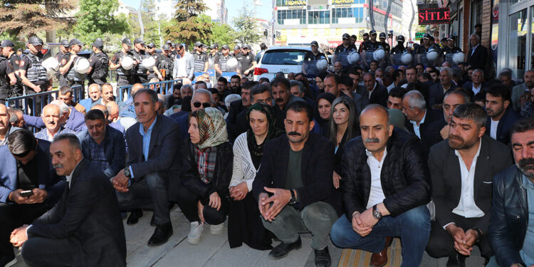 Van'da Kobani davası cezalarına tepki