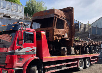 Yanan kamyon çekiciye yüklenip çalındı; hurdacıda parçalanmış